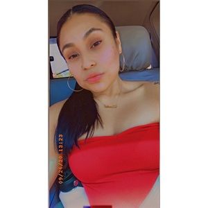 Meet your Posher, Claudia